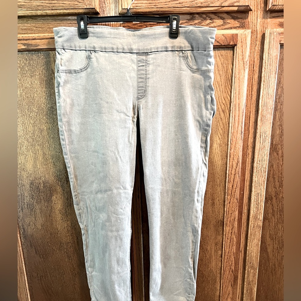 Chico size 3 Perfect Stretch soft Jeggings Gray